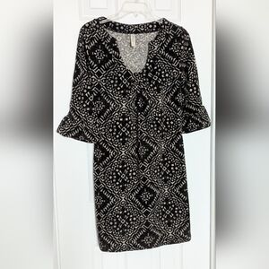 24Seven Comfort Apparel Women's (Medium) Black & Cream Geometric Pattern Dress